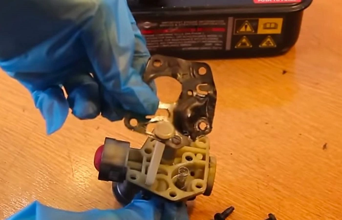 Briggs and Stratton Carburetor Diaphragm Issues