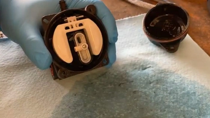 Briggs and Stratton carburetor examining