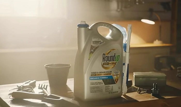 image of Roundup weed killer spray