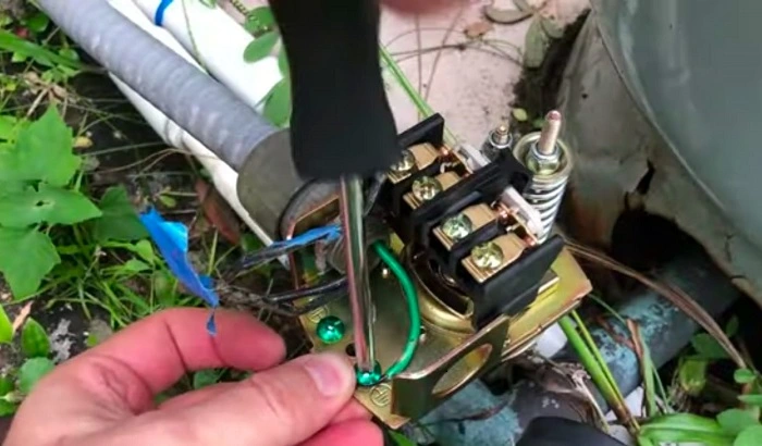 image of wiring a new well pressure switch